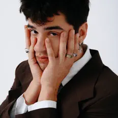 Ascolta OSKI, guarda video musicali, leggi la biografia, vedi le date del tour & altro!