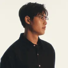 Posłuchaj wykonawcy Yeonhan, obejrzyj teledyski, przeczytaj biografię, zobacz daty tras koncertowych i nie tylko!