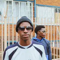 Poslechněte si interpreta undefined, sledujte hudební videa, přečtěte si životopis, podívejte se na data turné a další informace.