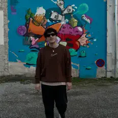 David Gojani dinle, müzik videolarını izle, biyografisini oku, tur tarihlerini ve daha fazlasını gör!