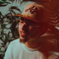 Ακούστε περιεχόμενο από Renny., παρακολουθήστε μουσικά βίντεο, διαβάστε το βιογραφικό, δείτε ημερομηνίες περιοδείας, και πολλά ακόμη!