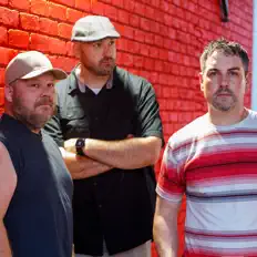 Poslechněte si interpreta Overload in Stereo, sledujte hudební videa, přečtěte si životopis, podívejte se na data turné a další informace.