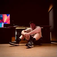 Hör dir undefined an, schau dir Musikvideos an, lies die Biografie, finde Tourdaten und mehr!