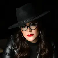 Escucha a undefined, mira videos musicales, lee su biografía, consulta las fechas de las gira y más.