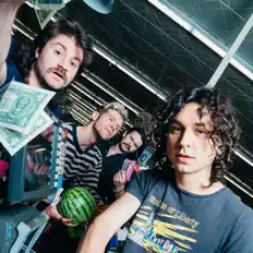 Posłuchaj wykonawcy Capital Soiree, obejrzyj teledyski, przeczytaj biografię, zobacz daty tras koncertowych i nie tylko!