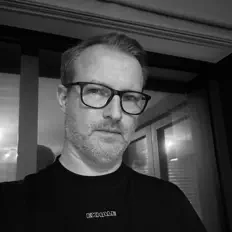 收听 YLORI、观看音乐视频、阅读小传、查看巡演日期等 ！