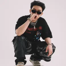收听 LAREN、观看音乐视频、阅读小传、查看巡演日期等 ！