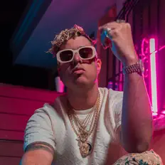 Escucha a JAYB1, mira videos musicales, lee su biografía, consulta las fechas de las gira y más.