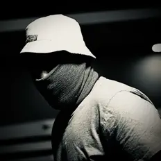 Luister naar AKS YNM, bekijk muziekvideo's, lees de bio, bekijk de tourdata, en meer!