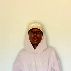 收听 SMALL101、观看音乐视频、阅读小传、查看巡演日期等 ！