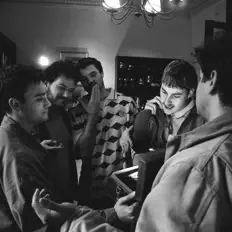 Luister naar El Crimen del Siglo, bekijk muziekvideo's, lees de bio, bekijk de tourdata, en meer!