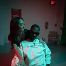 Cfiveを聴いたり、ミュージックビデオを鑑賞したり、経歴やツアー日程などを確認したりしましょう！