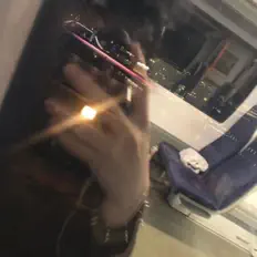 blssを聴いたり、ミュージックビデオを鑑賞したり、経歴やツアー日程などを確認したりしましょう！