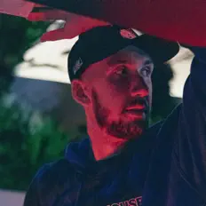 Dengarkan Niite Liite, tonton video musik, baca bio, lihat tanggal tur & lainnya!