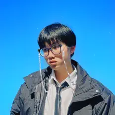 收听 Hoāng、观看音乐视频、阅读小传、查看巡演日期等 ！