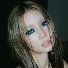 聆聽 YUNHWAY、觀看音樂影片、閱讀小傳、查看巡演日期等！