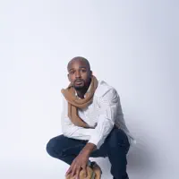 undefined dinle, müzik videolarını izle, biyografisini oku, tur tarihlerini ve daha fazlasını gör!