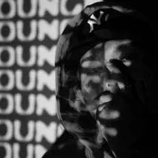 Young Ree을(를) 듣고, 뮤직 비디오를 보고, 약력을 읽고, 투어 일정 등을 확인하세요!