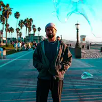 Ouve undefined, vê vídeos de música, lê a biografia, vê as datas da digressão e muito mais!