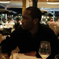 undefined dinle, müzik videolarını izle, biyografisini oku, tur tarihlerini ve daha fazlasını gör!