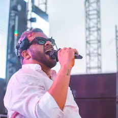 Digvijayを聴いたり、ミュージックビデオを鑑賞したり、経歴やツアー日程などを確認したりしましょう！
