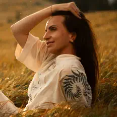 IMARIA सुनें, म्यूज़िक वीडियो देखें, बायो पढ़ें, दौरे की तारीखें और बहुत कुछ देखें!