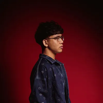Listen to Slávek Pham, watch music videos, read bio, see tour dates & more!