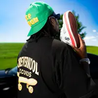 Escucha a undefined, mira videos musicales, lee su biografía, consulta las fechas de las gira y más.