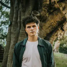 Dengarkan Harry Hayes, tonton video musik, baca bio, lihat tanggal tur & lainnya!