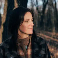 undefined dinle, müzik videolarını izle, biyografisini oku, tur tarihlerini ve daha fazlasını gör!