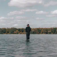 Hör dir undefined an, schau dir Musikvideos an, lies die Biografie, finde Tourdaten und mehr!