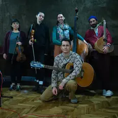 聆聽 Diente De Madera、觀看音樂影片、閱讀小傳、查看巡演日期等！