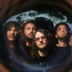 Ouve Sour Magic, vê vídeos de música, lê a biografia, vê as datas da digressão e muito mais!