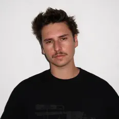 Écoutez I'M KNWN, regardez des vidéoclips, lisez la biographie, consultez les dates de tournée et plus encore !