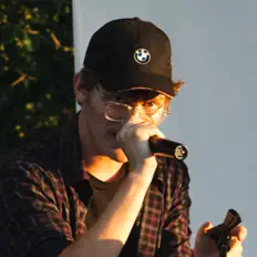 Listen to Alex Petraborg, watch music videos, read bio, see tour dates & more!