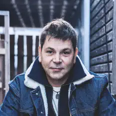 Listen to Martin Hübner, watch music videos, read bio, see tour dates & more!