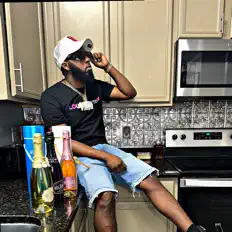 Poslechněte si interpreta Nyce400, sledujte hudební videa, přečtěte si životopis, podívejte se na data turné a další informace.