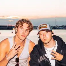 Ouve Søte og Rare Gutter, vê vídeos de música, lê a biografia, vê as datas da digressão e muito mais!