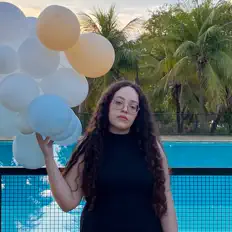 聆聽 Fernanda Hofmann、觀看音樂影片、閱讀小傳、查看巡演日期等！