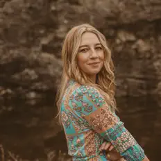 收听 Ashleigh Dallas、观看音乐视频、阅读小传、查看巡演日期等 ！
