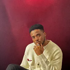 Posłuchaj wykonawcy Roudy, obejrzyj teledyski, przeczytaj biografię, zobacz daty tras koncertowych i nie tylko!