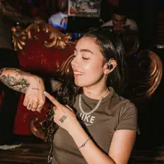 Dengarkan Lauren Borda, tonton video musik, baca bio, lihat tanggal tur & lainnya!