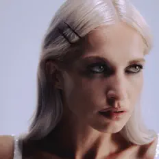 Olivia Stone dinle, müzik videolarını izle, biyografisini oku, tur tarihlerini ve daha fazlasını gör!