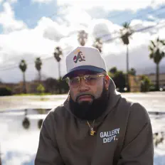 Trendzを聴いたり、ミュージックビデオを鑑賞したり、経歴やツアー日程などを確認したりしましょう！