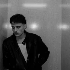 Escucha a Rose Rose, mira videos musicales, lee su biografía, consulta las fechas de las gira y más.