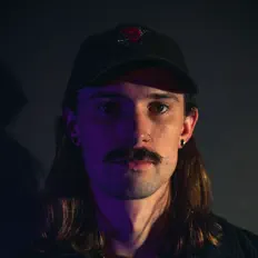 Escucha a Nambeh, mira videos musicales, lee su biografía, consulta las fechas de las gira y más.