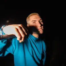 Ouve Daniel Brock, vê vídeos de música, lê a biografia, vê as datas da digressão e muito mais!