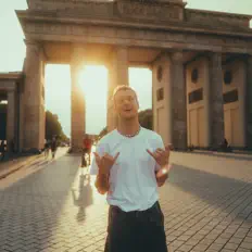 Dengarkan Paul Keen, tonton video musik, baca bio, lihat tanggal tur & lainnya!
