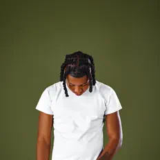 Zineth सुनें, म्यूज़िक वीडियो देखें, बायो पढ़ें, दौरे की तारीखें और बहुत कुछ देखें!