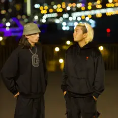 Dengarkan Saving Akira, tonton video musik, baca bio, lihat tanggal tur & lainnya!